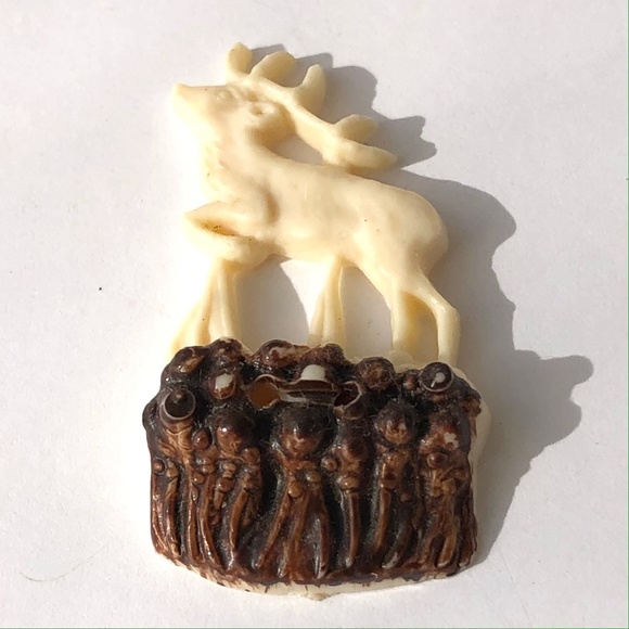 vintage deer with antlers stag plastic sewing button left facing cream brown - Picture 7 of 9